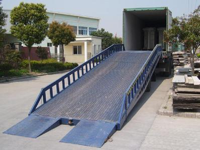 固定式液壓登車(chē)橋